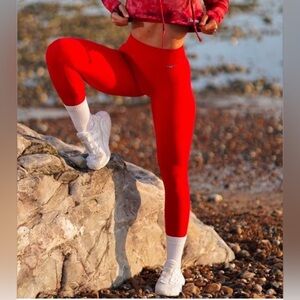 Bombshell Red Ribbed Leggings
Size XS/S